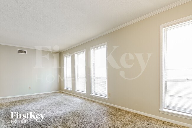 Building Photo - 3233 Earl Dr