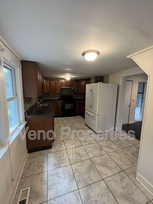 Foto del edificio - 107 Mountain View Ave