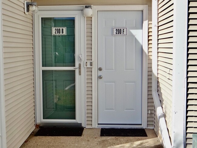 Foto del edificio - Rent Special w/ year lease- Beautifully Re...