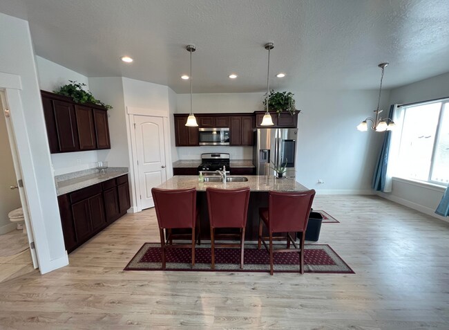 Building Photo - 16371 S Piston Ln