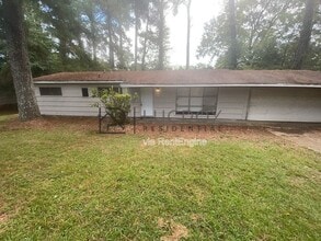 Building Photo - 2694 Woodside Dr