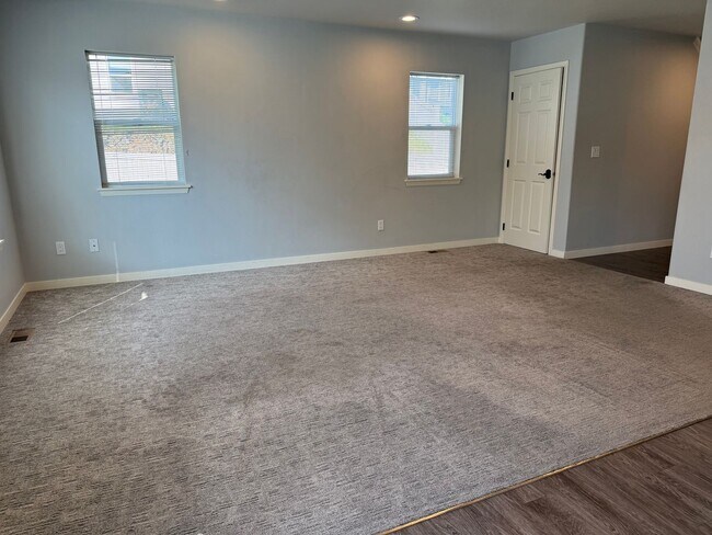 Foto del edificio - 7417 Saddlebrook Lp