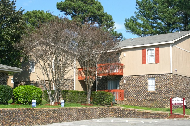 Building Photo - Dogwood Trace