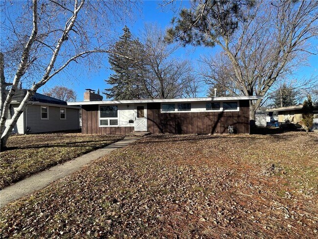 Building Photo - 7220 Pleasant Ave