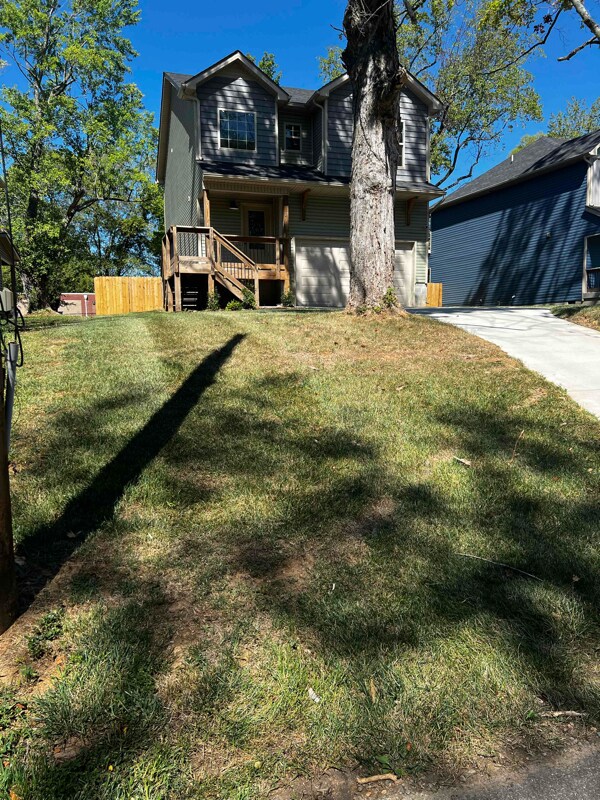 Primary Photo - 414 Oak St