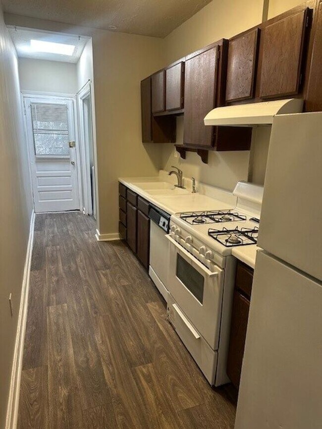 Foto del edificio - Large 1,000 sq. ft One Bedroom