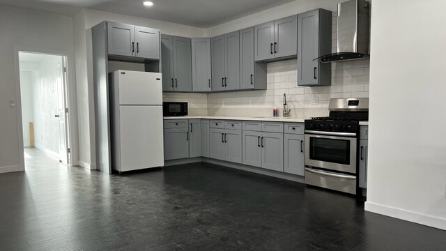 Building Photo - 3520 E 6th St