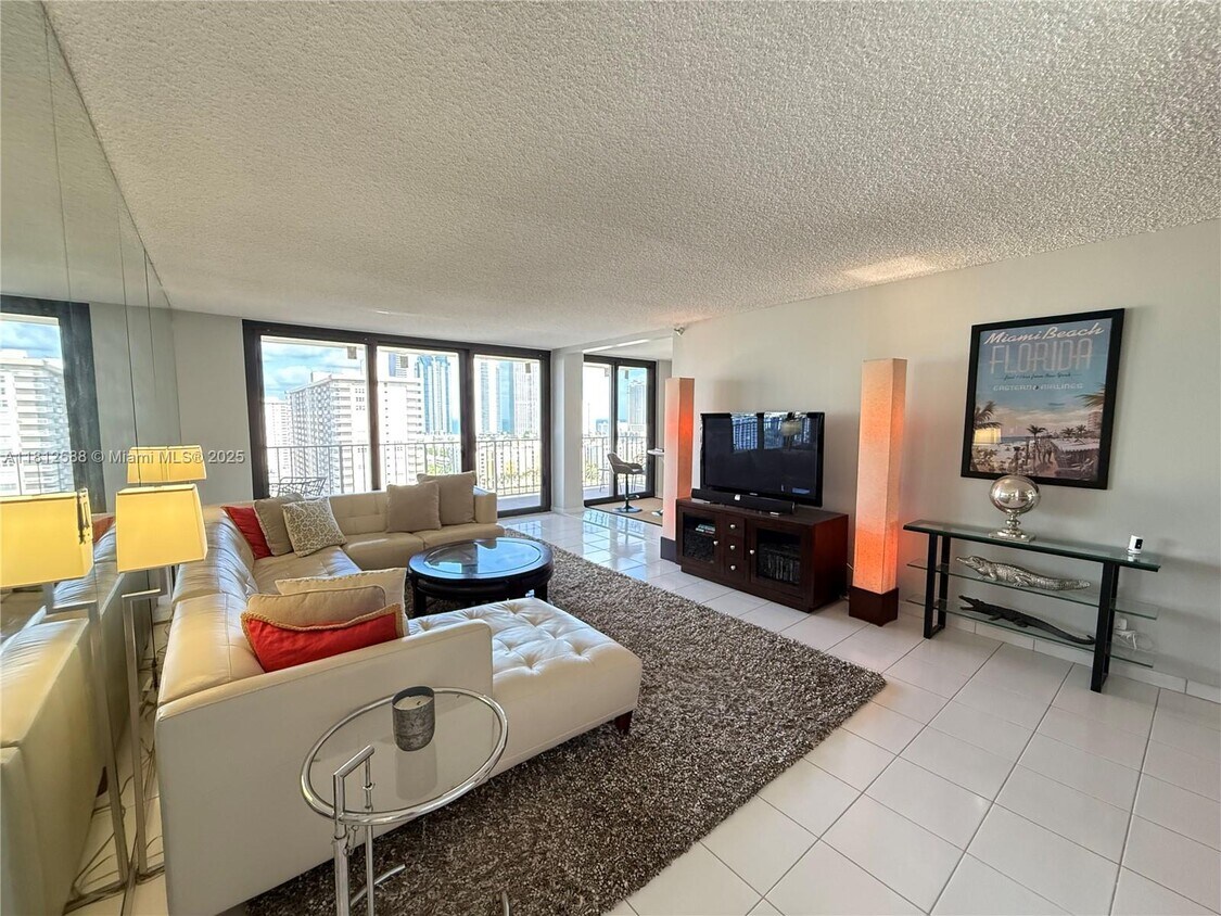 Foto principal - 290 174th St St