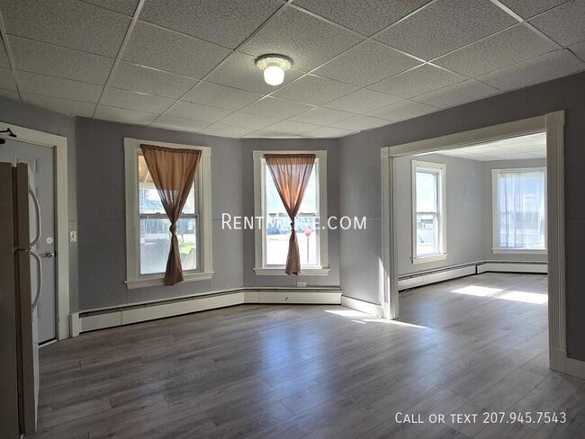 Building Photo - 131 College Ave