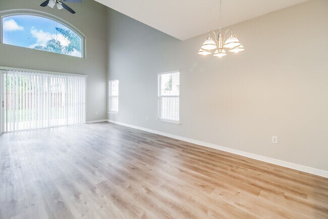 Foto del edificio - 2034 Meadow Pond Way