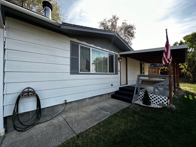 Foto del edificio - 2 Bedroom 1 Bath Single Family Home w/Atta...