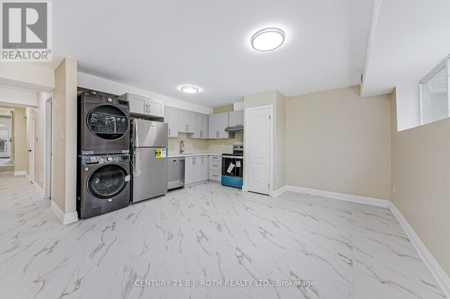 Building Photo - 98 Peel St