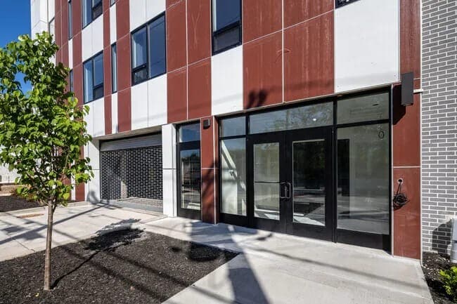 Foto del edificio - 130 Ellis Ave