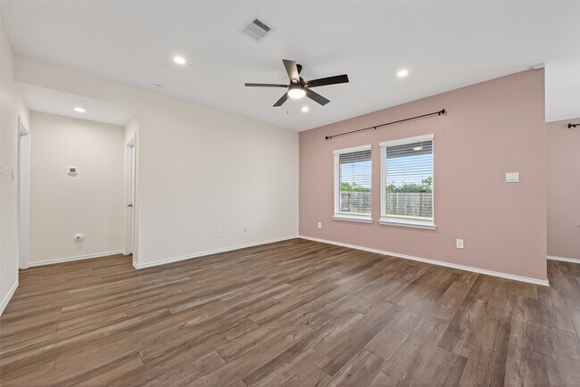 Building Photo - 11933 Summer Oak Trl