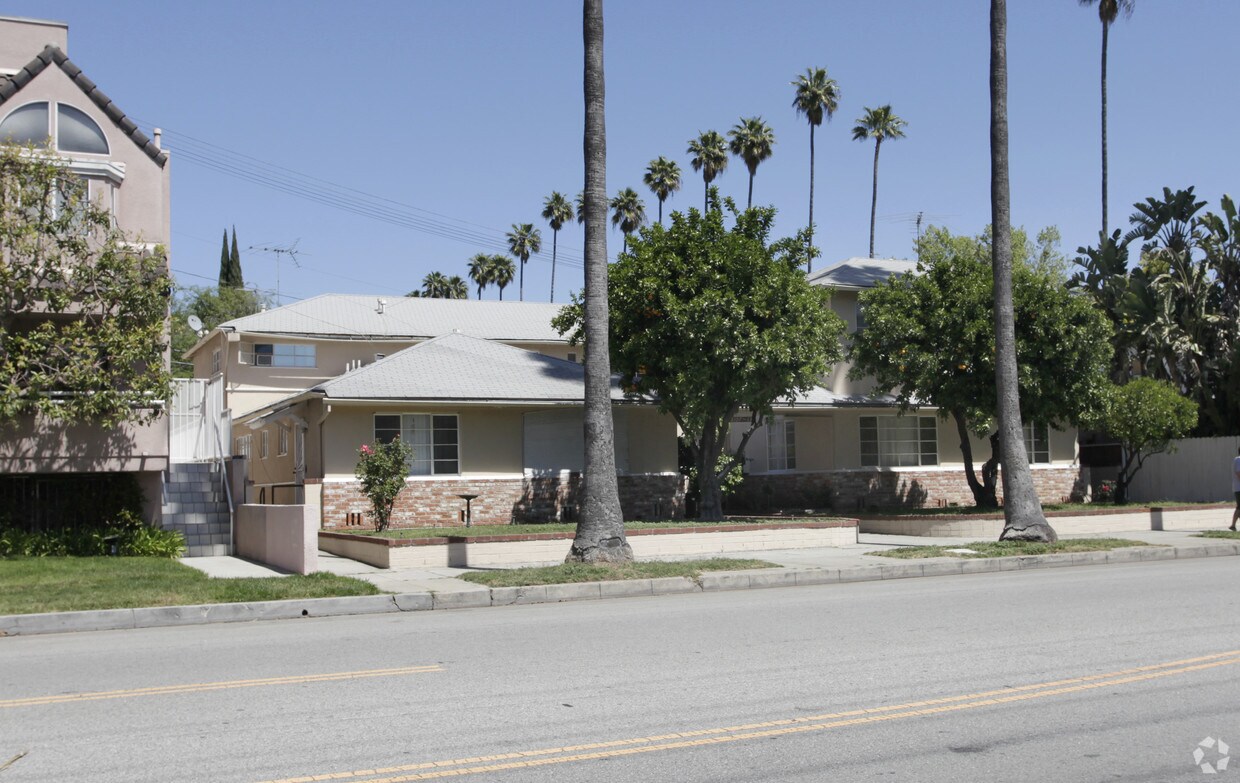 Primary Photo - 13107-13113 Moorpark St
