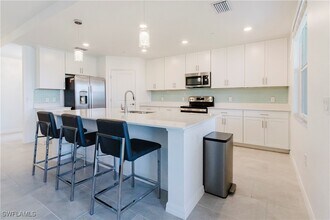 Building Photo - 5740 Oakmont Ct