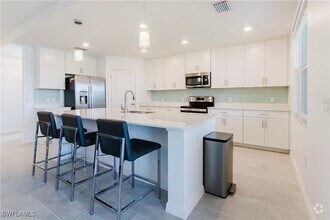 Building Photo - 5740 Oakmont Ct