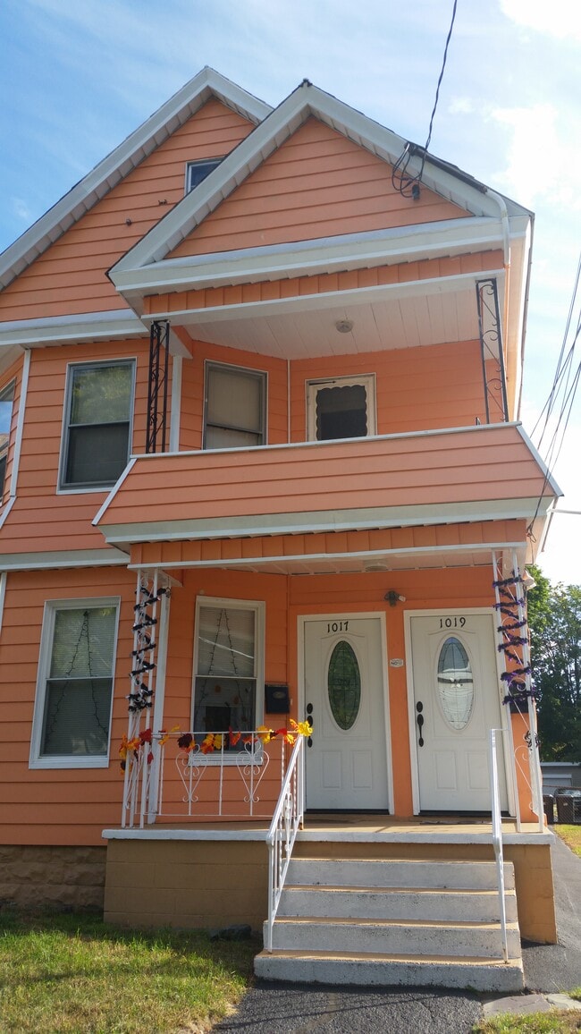 Building Photo - 1017 Hegeman St