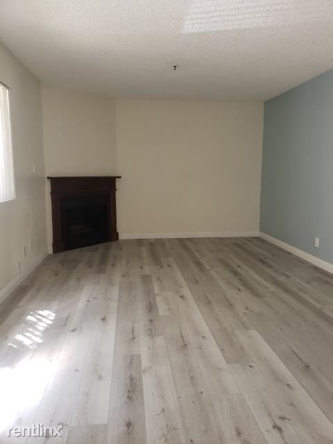 Building Photo - 928 S Cypress Ave