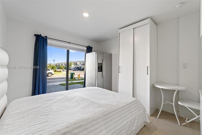 Foto del edificio - 275 NW 13th Pl