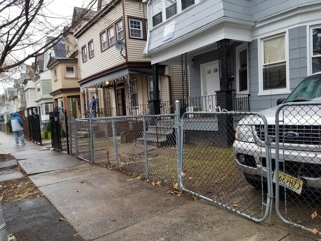 Main Entry - 24 N 18th St