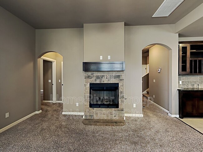 Building Photo - 2325 Chase Way