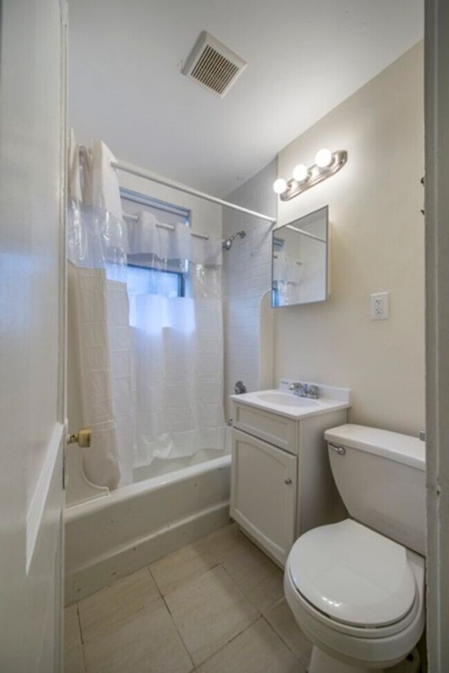 Foto del edificio - NO FEE!!   PRIME LOCATION!!!  COOLIDGE CORNER 4 BED/2 BATH FOR 9/1!!!!