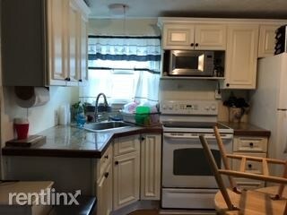 Building Photo - 2 br, 1 bath Duplex - 71 Swan Ave  Cottage...