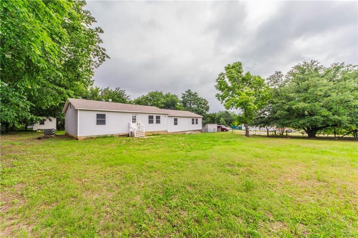 Primary Photo - Country Living in Cleburne