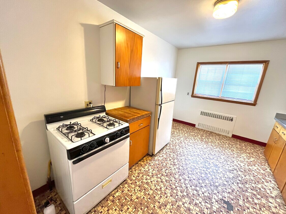Primary Photo - 308 W 8th St