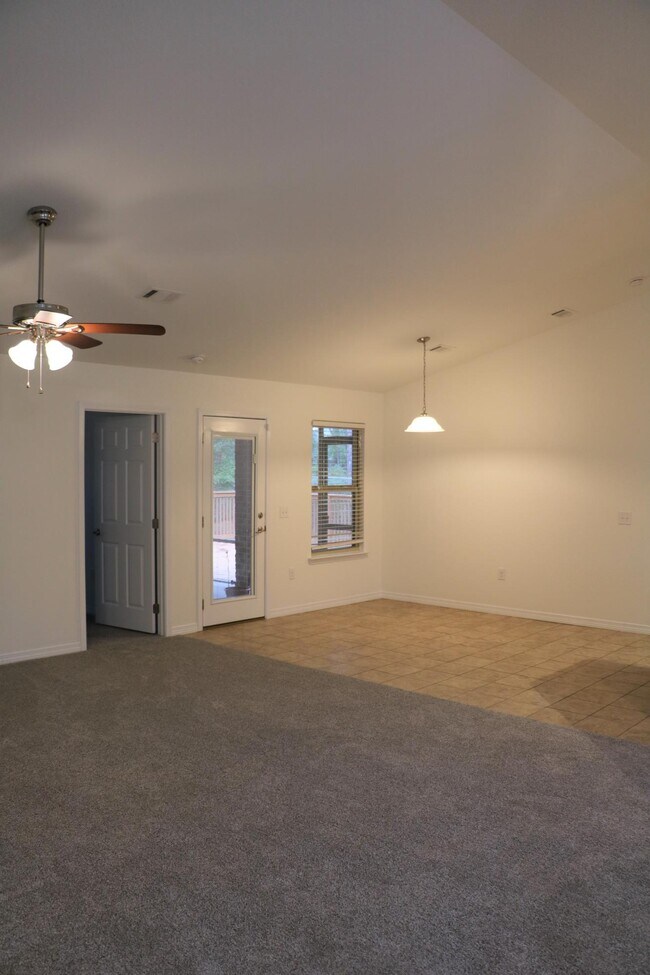Building Photo - 8202 Pamplona St