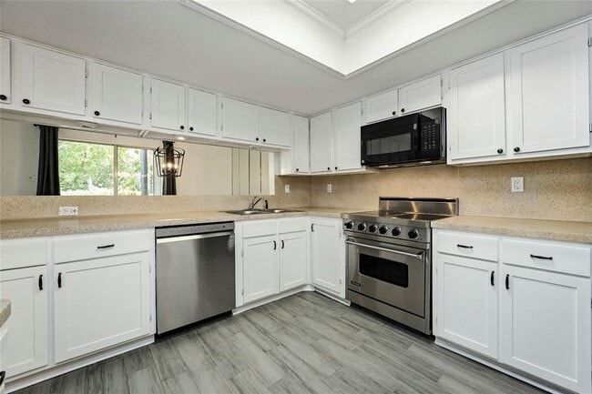 Building Photo - 5005 Georgi Ln