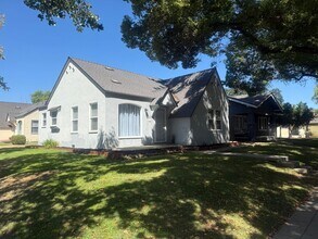 Building Photo - 129 Kimble St
