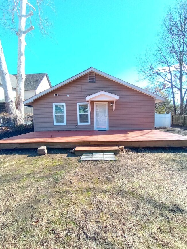 Building Photo - 5519 Saint Elmo Avenue, Chattanooga, TN 37409