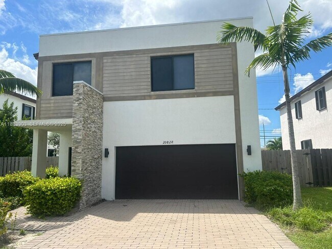 Foto del edificio - 20828 NE 2nd Ct