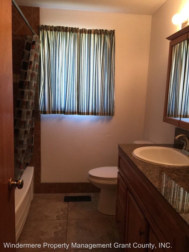 Foto del edificio - 3 br, 1.5 bath House - 1732 MONROE ST