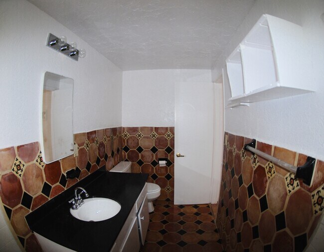 Foto del edificio - 1219 N Harper Ave