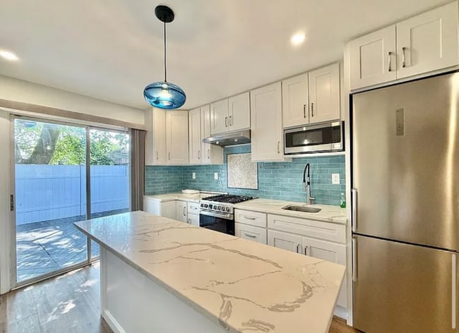 Foto del edificio - 90 Hickory Ave