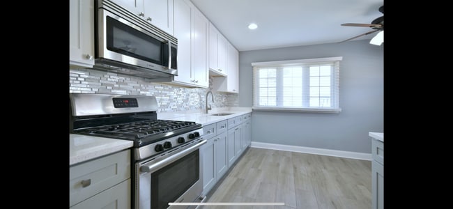 Building Photo - 5013 N Oneida Ave