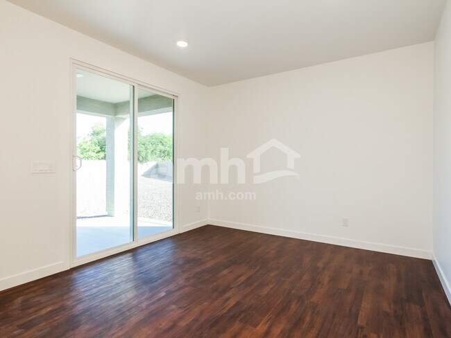 Foto del edificio - 8220 S 21st Ln