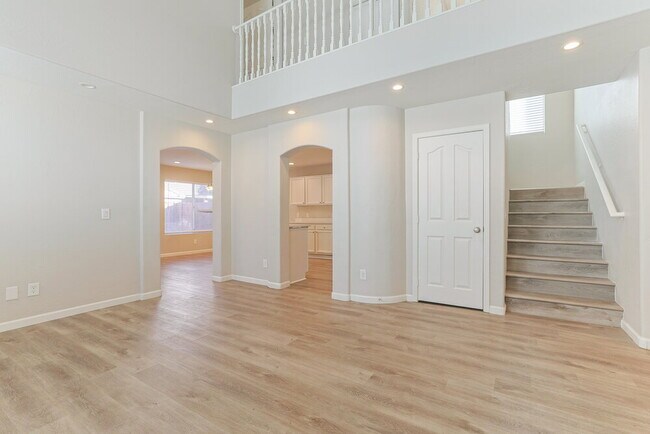 Foto del edificio - 3719 E Inverness Ave