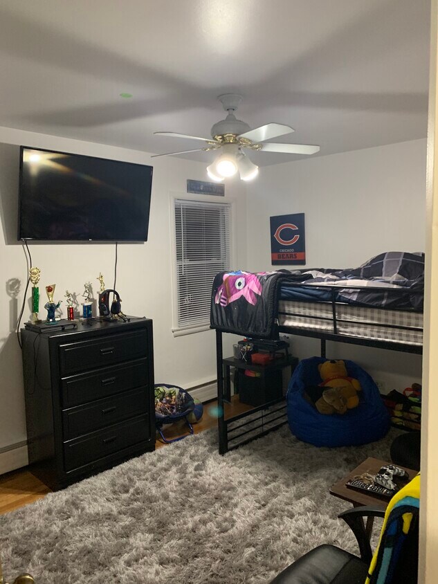 Foto principal - 6526 W Higgins Ave
