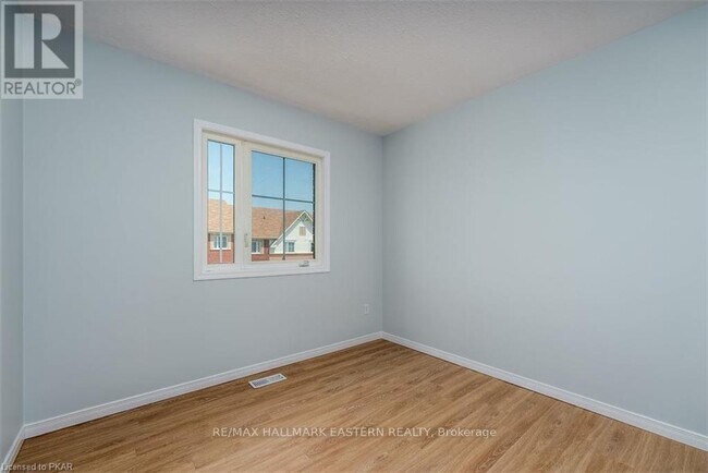 Building Photo - 246-246 Spillsbury Dr