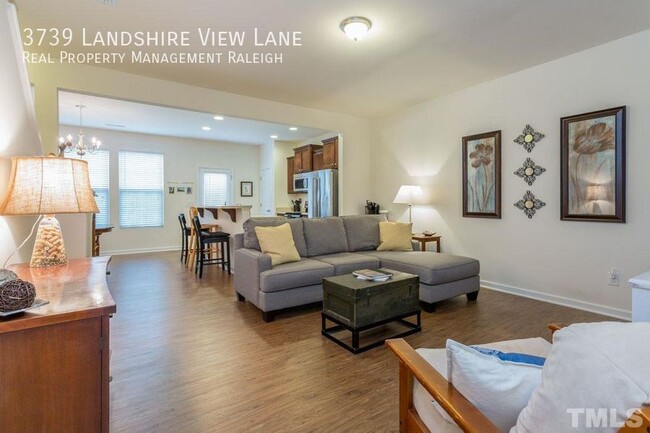 Foto del edificio - 3739 Landshire View Lane