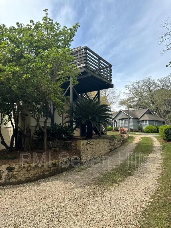 Foto del edificio - 1643 Fernando Dr