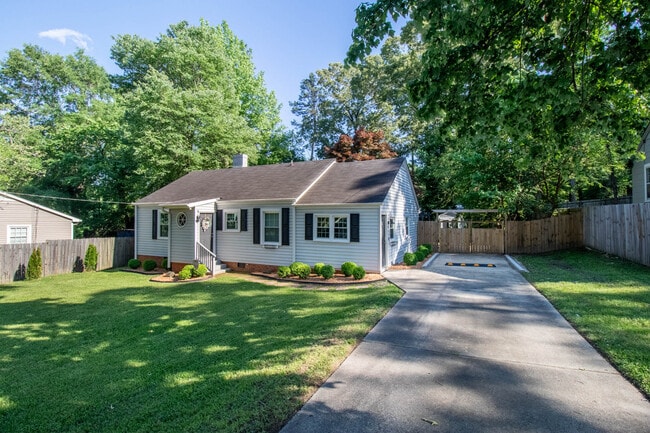 Building Photo - 2721 Azalea Dr