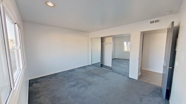 Building Photo - 16917 10th St