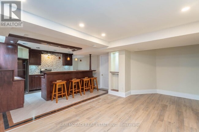 Building Photo - 1609 Hollywell Ave