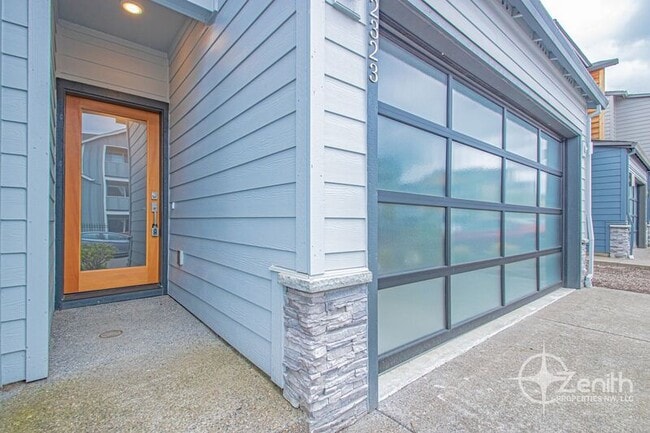 Building Photo - 12323 NE 116th Way