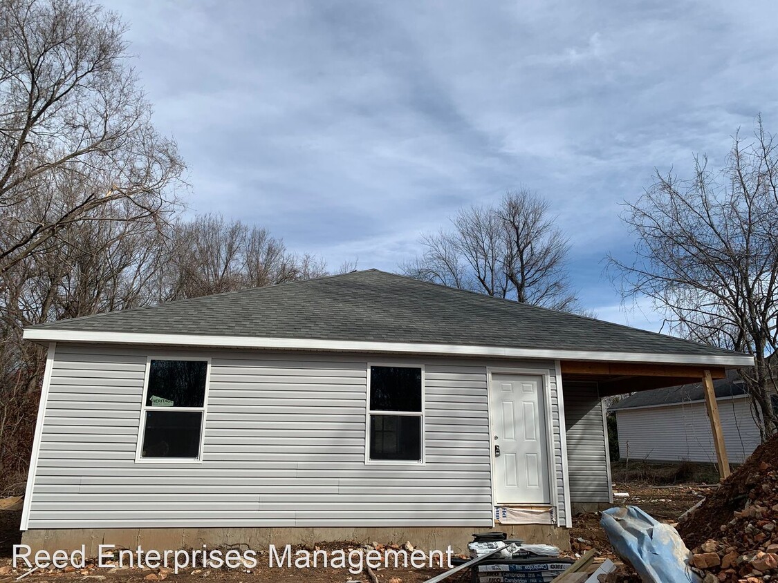 Primary Photo - 3 br, 2 bath House - 2444 N Benton Ave